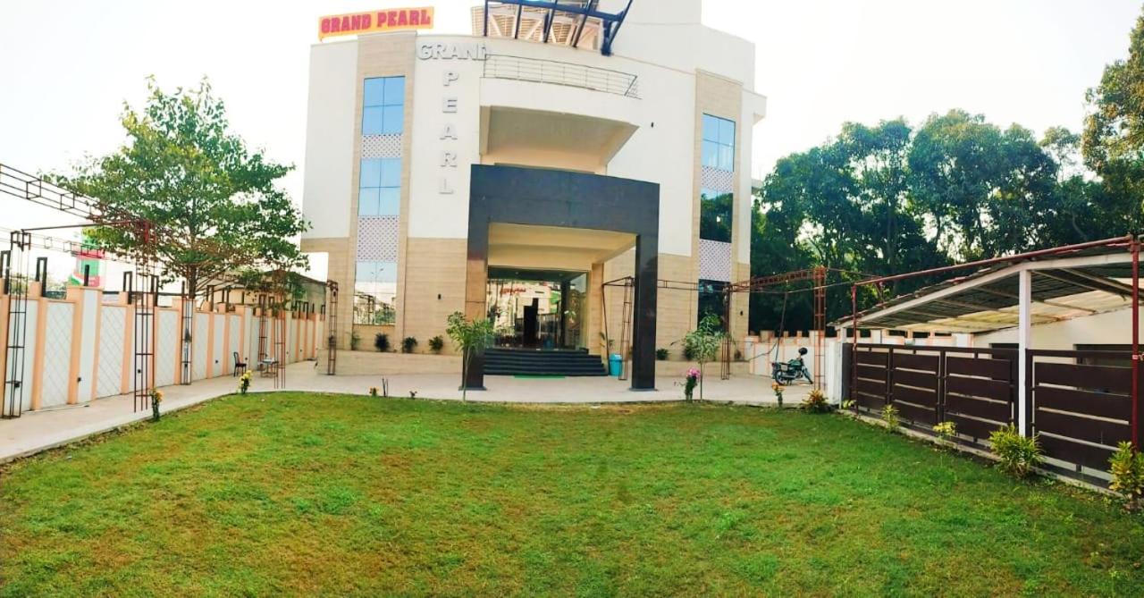 Grand Pearl Hotel & Banquet Lucknow Exterior photo